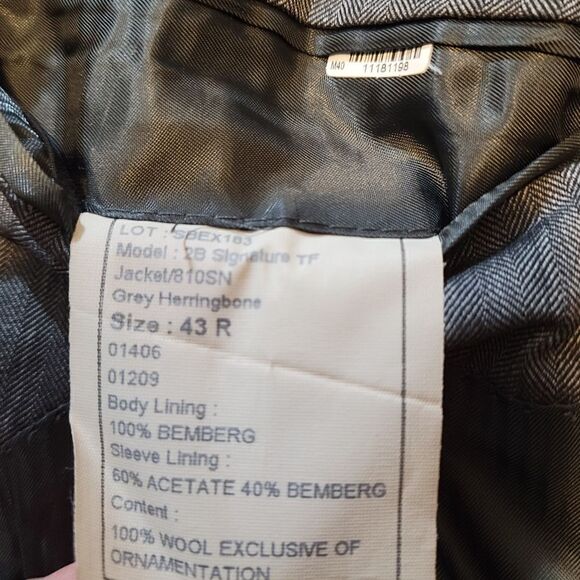 Jos. A. Banks men's 43R - Picture 2 of 6